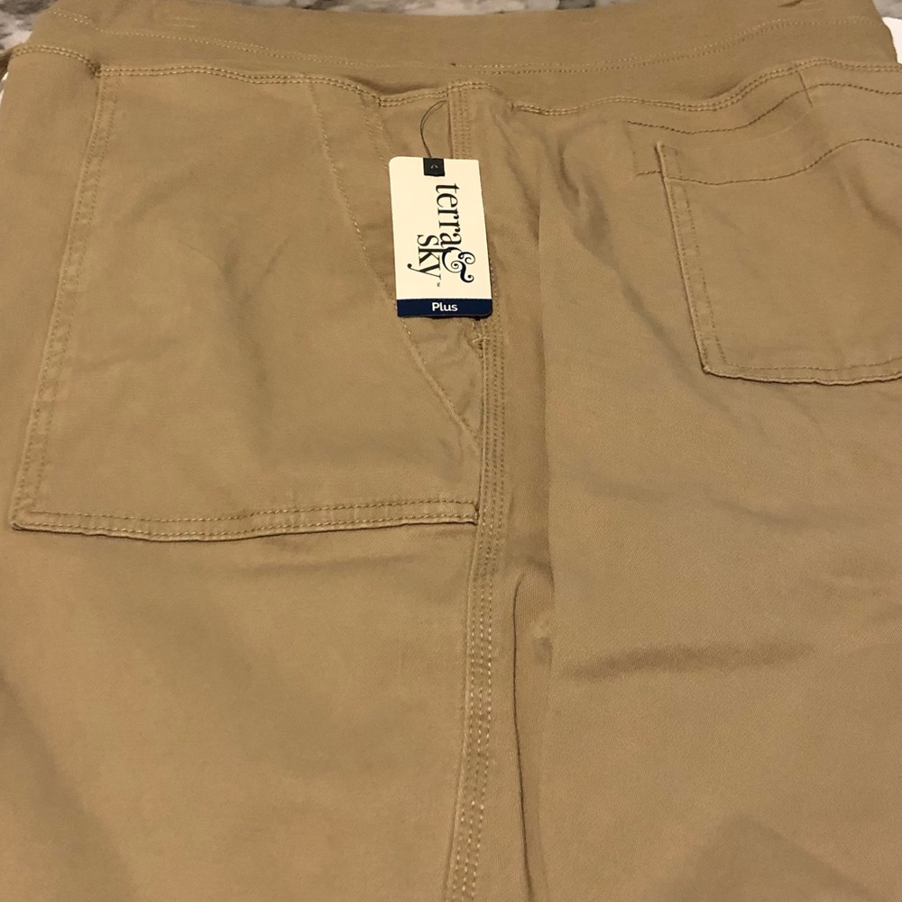 Terra & Sky Plus Tan Utility Capri  2X(20W-22W)